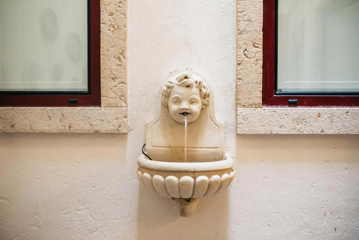 Exquisite Apartment With Patio Portuguese Soul Alfama 2P Лиссабон