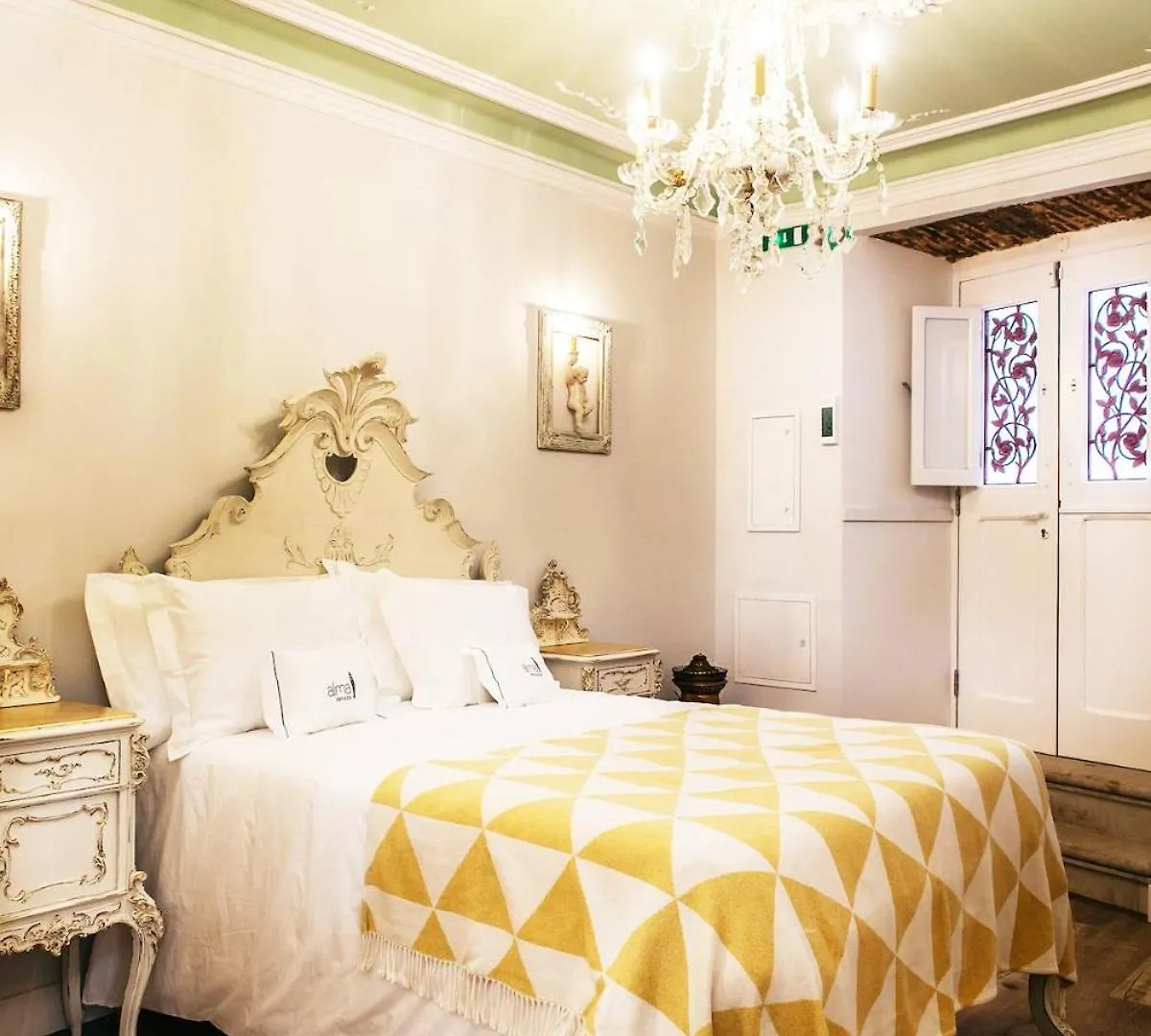 Exquisite Apartment With Patio Portuguese Soul Alfama 2P Лиссабон